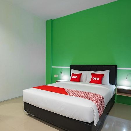 โอโย แฟล็กชิป 1575 เออร์เบิน 18 Hotel สุราบายา ภายนอก รูปภาพ