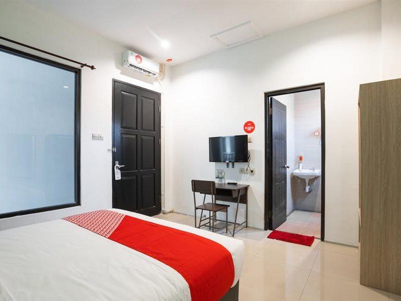 โอโย แฟล็กชิป 1575 เออร์เบิน 18 Hotel สุราบายา ภายนอก รูปภาพ