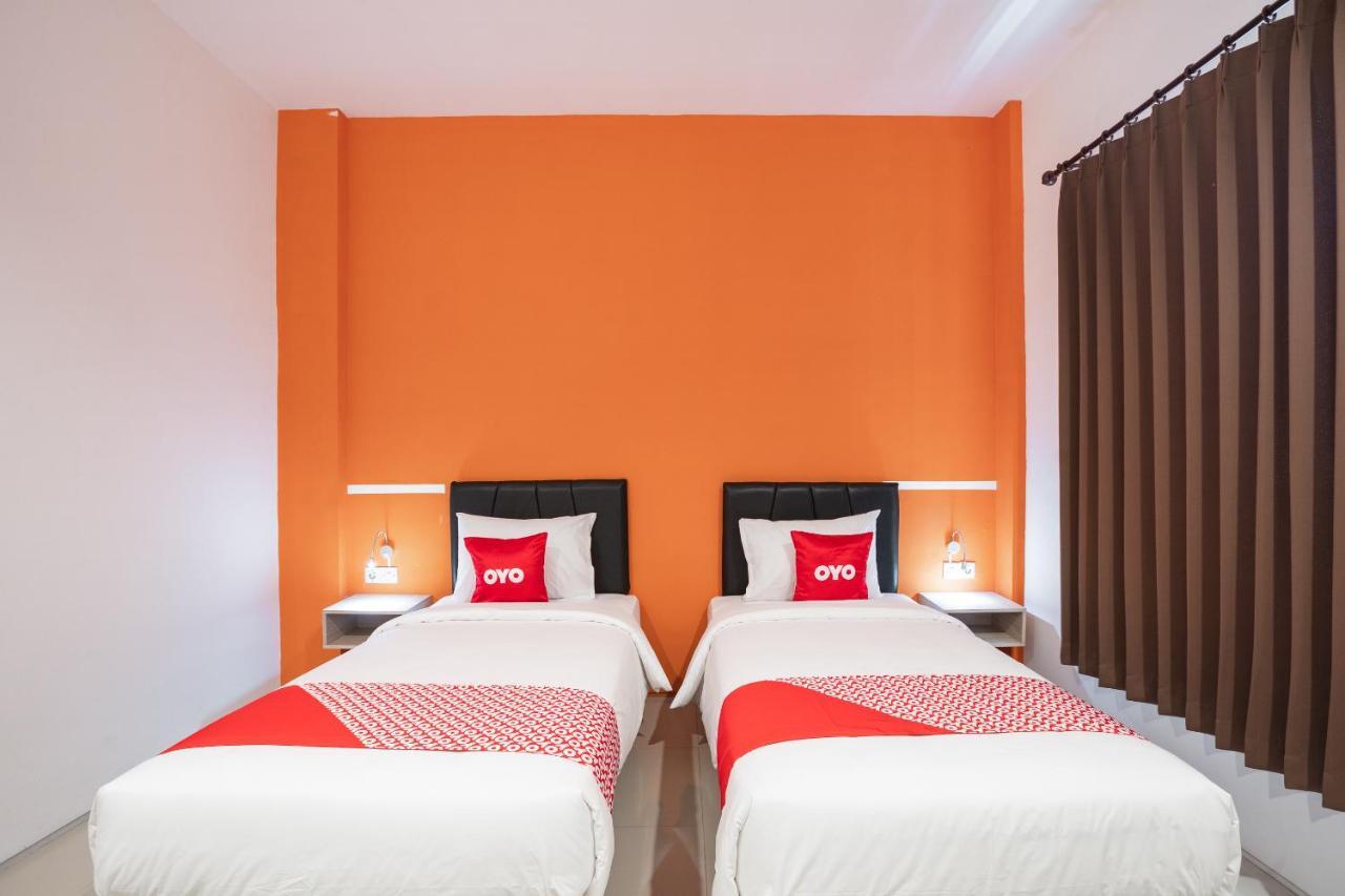 โอโย แฟล็กชิป 1575 เออร์เบิน 18 Hotel สุราบายา ภายนอก รูปภาพ