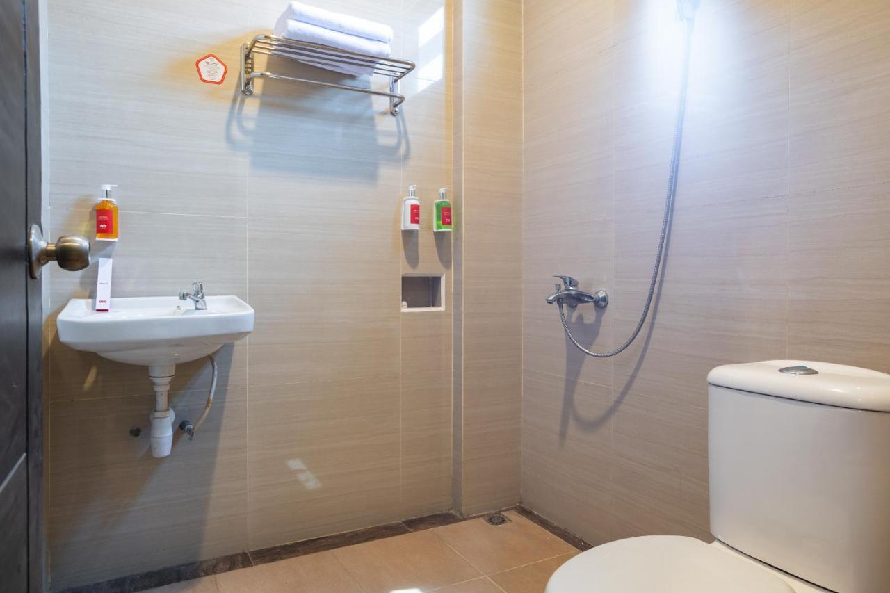 โอโย แฟล็กชิป 1575 เออร์เบิน 18 Hotel สุราบายา ภายนอก รูปภาพ