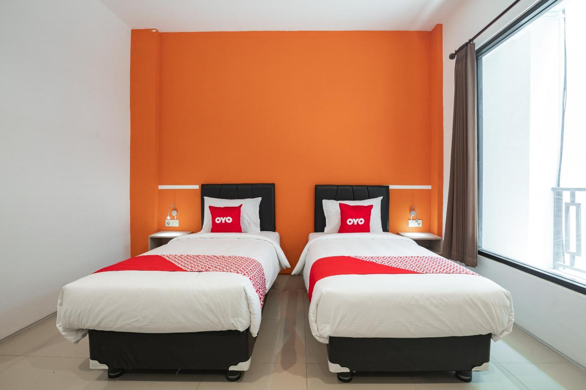 โอโย แฟล็กชิป 1575 เออร์เบิน 18 Hotel สุราบายา ภายนอก รูปภาพ