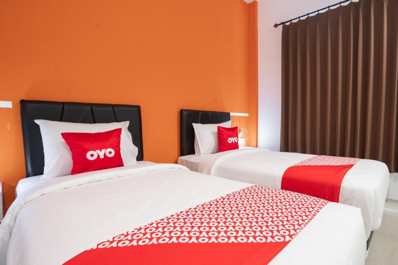 โอโย แฟล็กชิป 1575 เออร์เบิน 18 Hotel สุราบายา ภายนอก รูปภาพ
