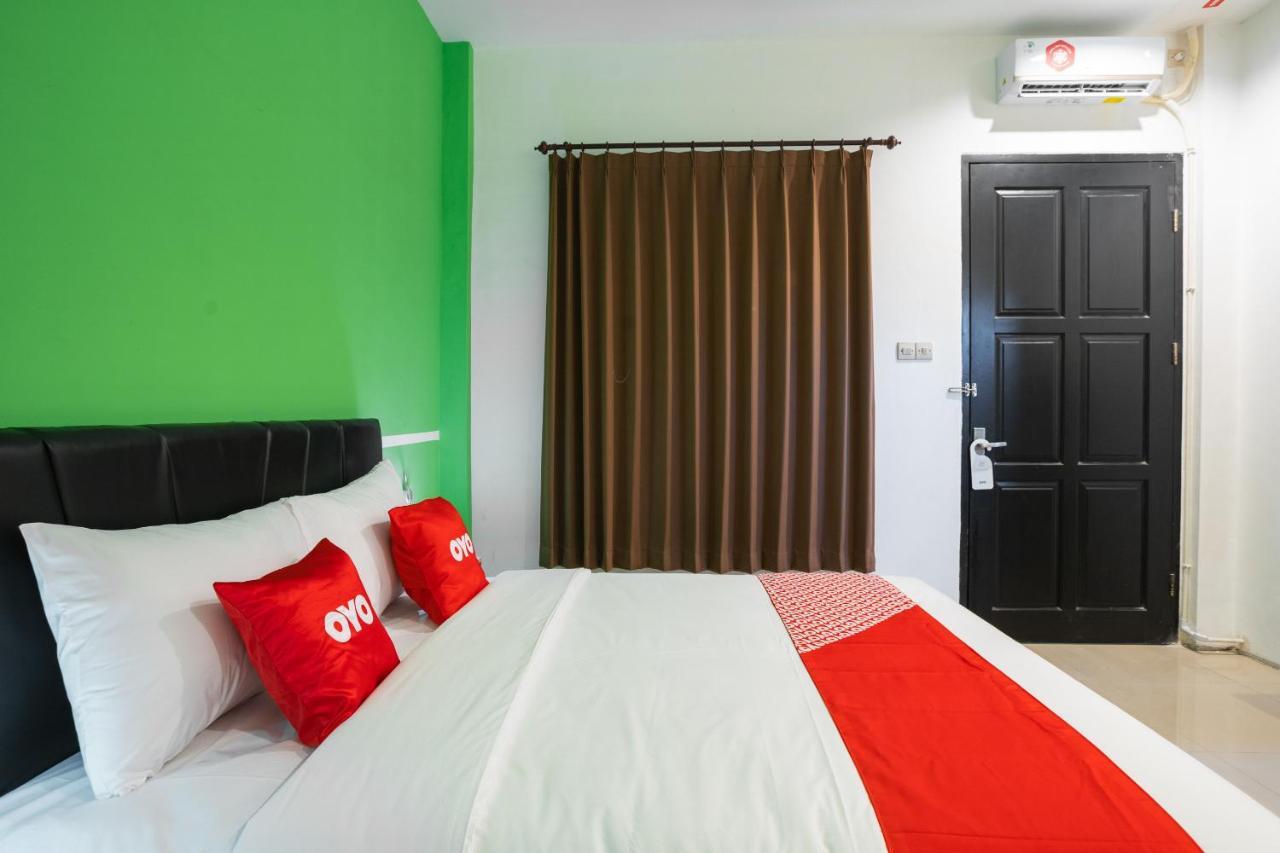 โอโย แฟล็กชิป 1575 เออร์เบิน 18 Hotel สุราบายา ภายนอก รูปภาพ